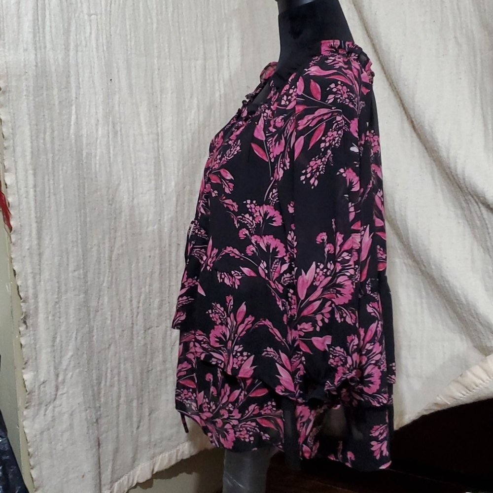 Elle Blouse - Picture 2 of 6